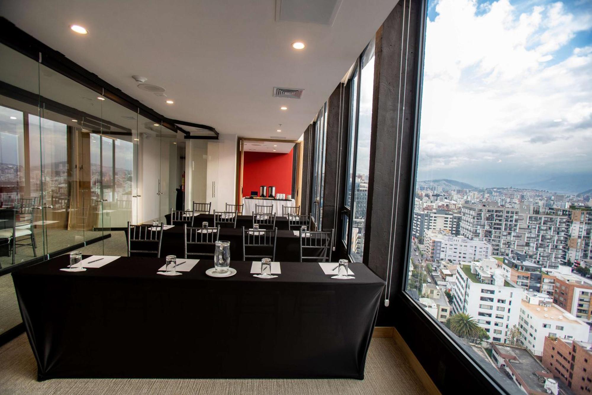 Готель Hampton By Hilton Quito La Carolina Park Екстер'єр фото