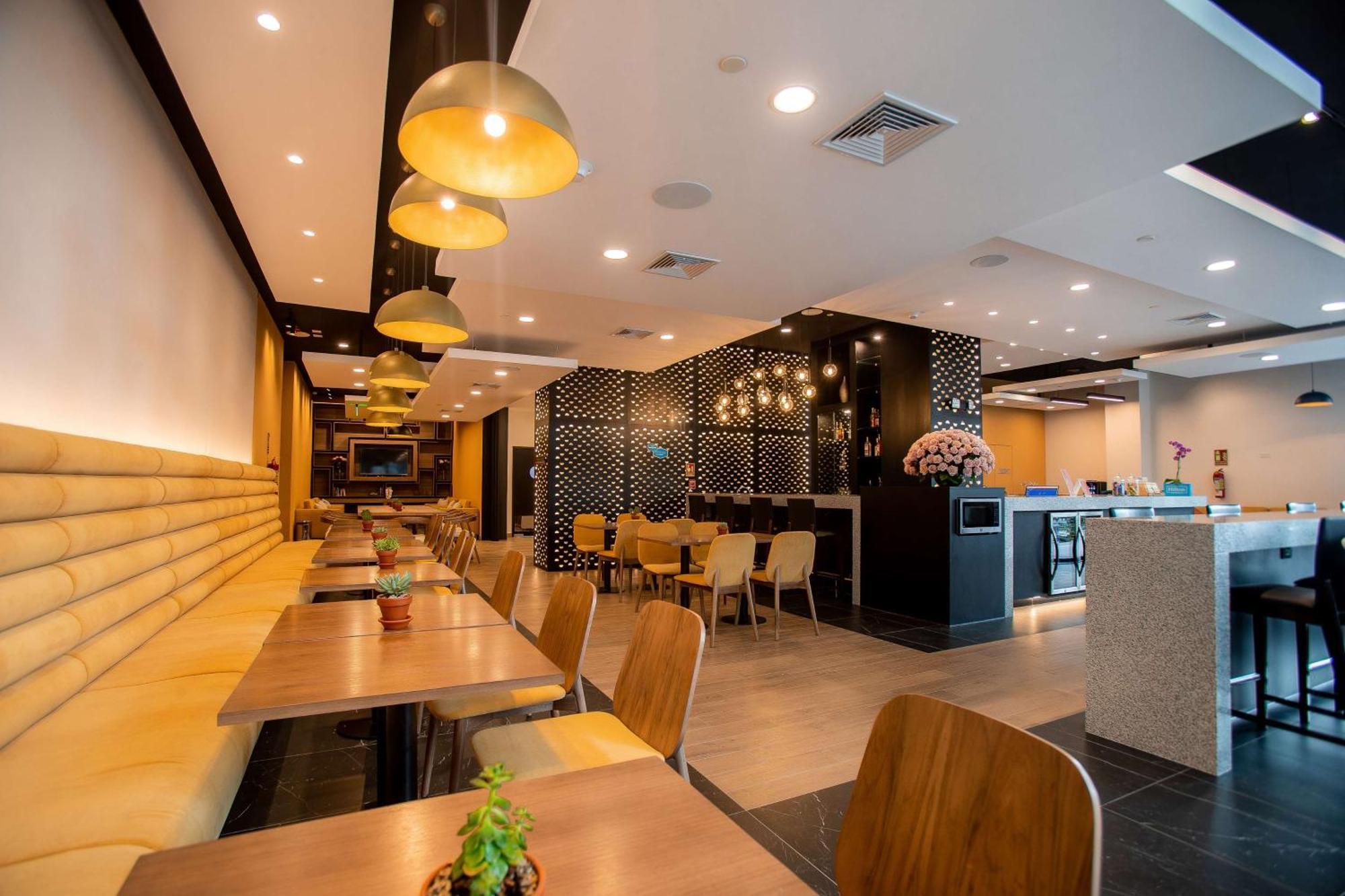 Готель Hampton By Hilton Quito La Carolina Park Екстер'єр фото